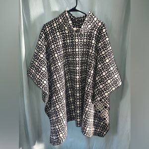Poncho Blanket Shawl Cape Geometric Black And White One Size Mock Neck